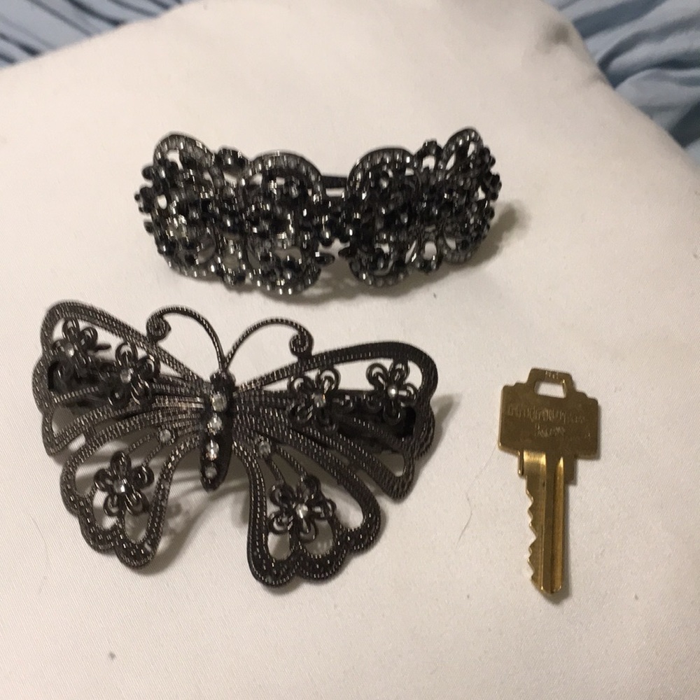 Beautiful Barrettes w/ tiny sparkling crystals.